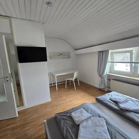 3 - Shared House *